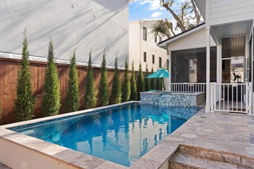 King City House | Relax at Take It Easy - 104 Gould Street with Pool Access