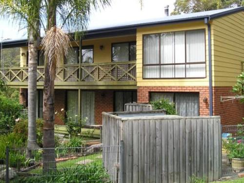 Hyams Beach House | Relaxing Getaway at Hyams Beach - Pet & Child Friendly Stay