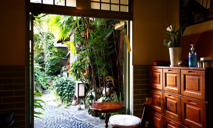 Amagasaki House | Inviting Takeyaso Inn: Family-Friendly with Breakfast & Dining