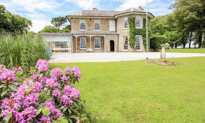 Llanfairpwllgwyngyll House | Discover TAL GWYNEDD: Perfect Pet-Friendly Retreat