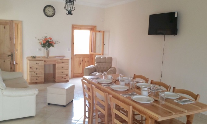Qala Apartment | Experience Tal-Marga Bed and Breakfast with Pool & Family Amenities