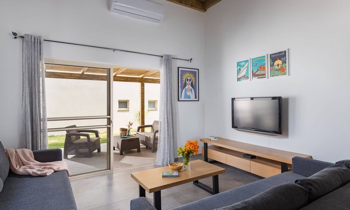 Tal Shahar Apartment | Family-Friendly Retreat at Tal Shahar Zimmers 3