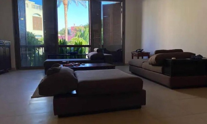 Aqaba Apartment | Talabay Aqaba: Cozy One-Bedroom Apartment with Free Parking