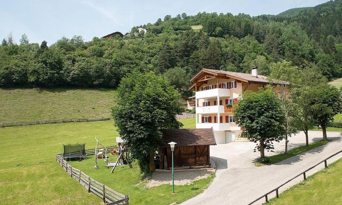 Laion Apartment | Talblick Apartment 1: Rated 9.5/10 & Family-Friendly Amenities