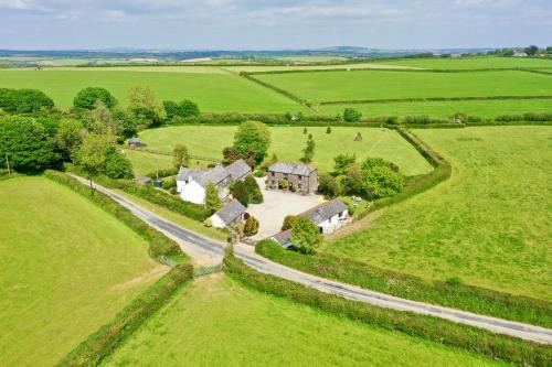 Looe House | Discover Talehay Cottages: Pet-Friendly Retreat with Breakfast