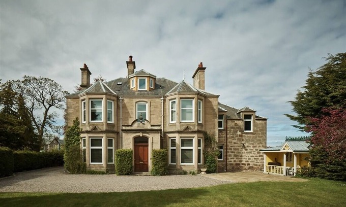 Nairn Bed & Breakfast | Experience Tali Ayer: 4-Star Stay with Family-Friendly Perks