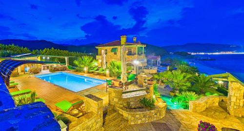 Sarti Apartment | Discover Talizeti Home: Oceanfront Retreat with Pool