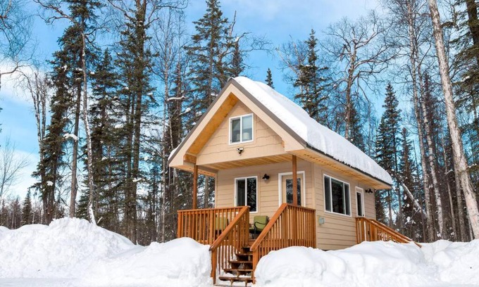 Talkeetna House | Cozy Talkeetna Tiny House Cabin with Sauna & Hot Tub