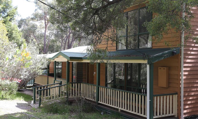 Halls Gap House | Family Retreat at Tall Timbers: Spa & Hot Tub Enjoyment