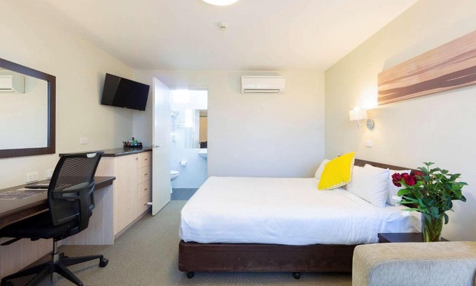Ainslie Hotel | Pet-Friendly Stay at ibis Styles Canberra Tall Trees