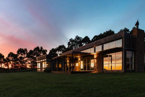 Foster House | Discover Tall Trees Country Escape: Family-Friendly Retreat