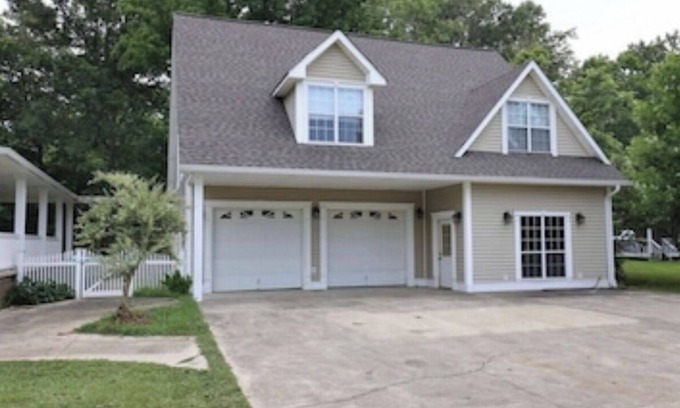 Oxford House | Top-Rated Talladega Nights: Comfort Near Choccolocco Creek