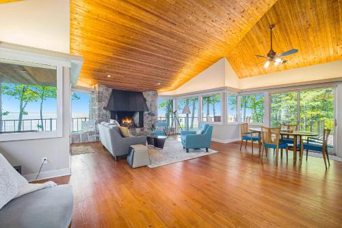Harbor Springs House | Discover Tally-Sun on the Bluff: Family-Friendly Retreat