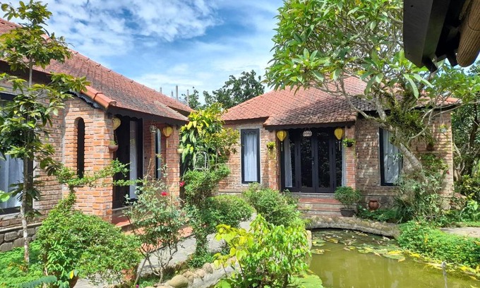 Huong Tra House | Discover Tam Tinh Vien Homestay: Pet-Friendly Haven