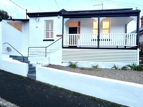 West Hobart House | Tamalin Cottage - A West Hobart Gem