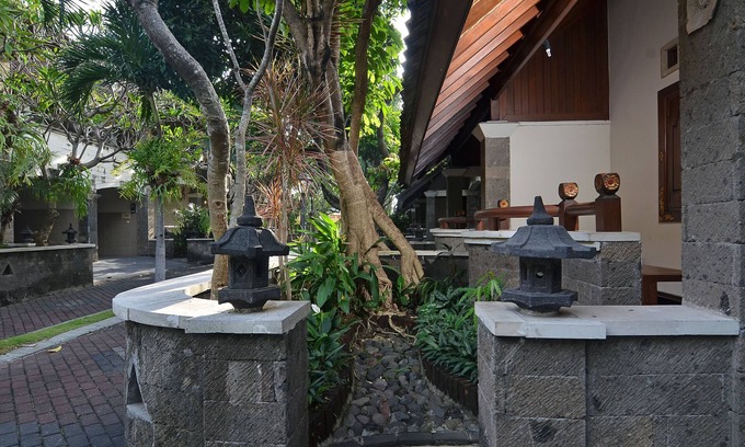 Pemogan Hotel | Budget-Friendly Taman Ayu 212 with Family Kitchen Amenities