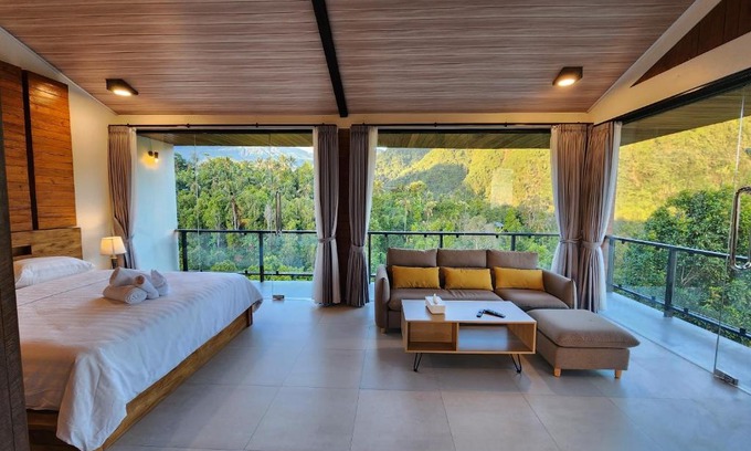 Sawan Bed & Breakfast | Discover Taman Dari Villa: 4-Star Retreat with High Ratings