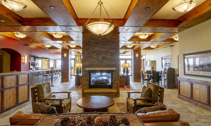 Tamarack Hotel | Relaxing Tamarack Resort: Pool, Spa, and Ocean Views