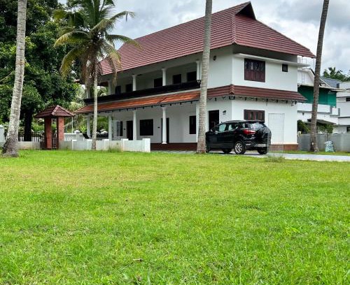 Alwaye House | Pet-Friendly Tamarind Heritage: A Family Retreat Awaits