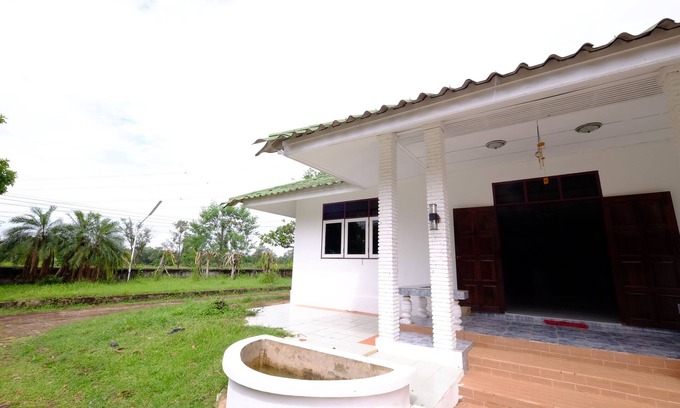 Sakon Nakhon Hotel | Budget-Friendly Stay at Tamarind Resort with Family Amenities