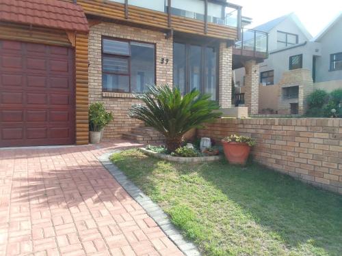 Wavecrest Apartment | Family-Friendly Tamarisk Square 39 with Kitchen Access