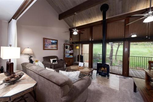 Coffeyville Apartment | Discover Relaxation at Tamarron Gambel Oak - 4-Star Retreat