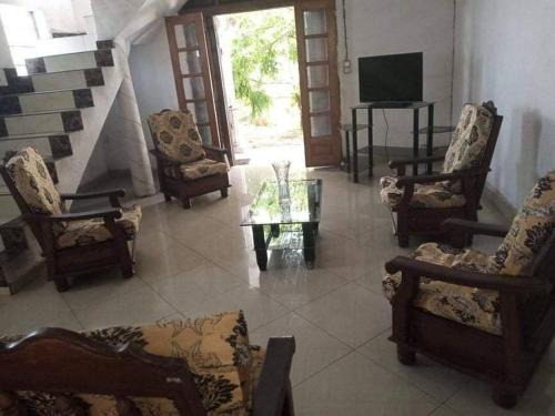 Toamasina House | Budget-Friendly Stay at TAMATAVE Chez Bien Aimée with Kitchen