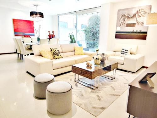 Polanco Apartment | Discover Tamayo MaiaHome: Jacuzzi & Terrace in Polanco