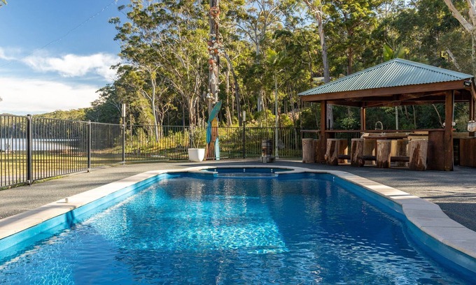 Smiths Lake House | Tambo Lindo: Your Dream Inn with Oceanfront Views
