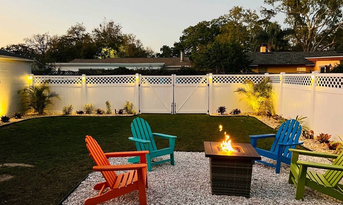 Safety Harbor Cottage | Pet-Friendly Tampa Bay Cottage with Grill & Fire Pit!
