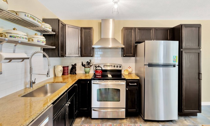 Sulphur Springs House | Cozy Tampa River Retreat with Inviting Hot Tub & Spa