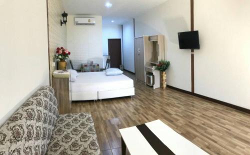 San Sai Apartment | Inviting ตามฤทัย เฮาส์: Family-Friendly Stay with Dining