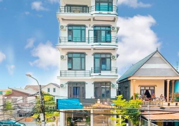 Dong Hoi Hotel | Discover Tan Hoang Minh Hotel: Family-Friendly Retreat
