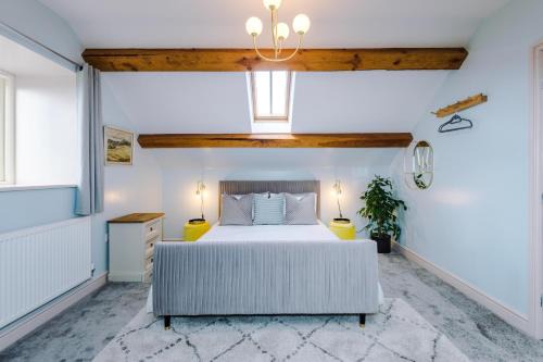 Cwm Dyserth House | Discover Tan Y Bryn Ganol: Family-Friendly Retreat