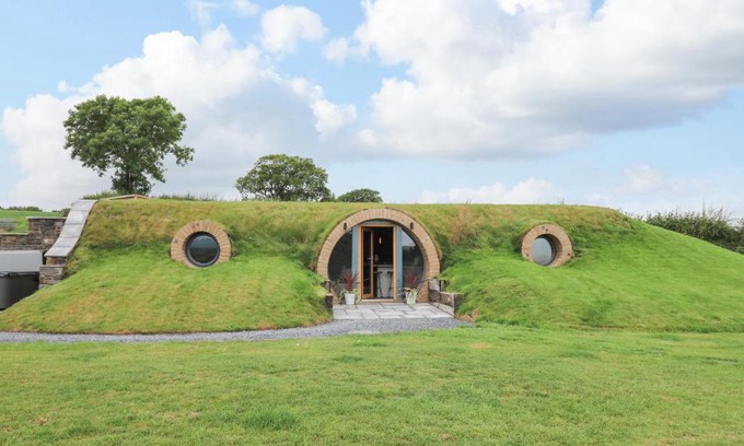Llanfair Caereinion House | Experience Comfort at Tan Y Wawr - A 4-Star Retreat