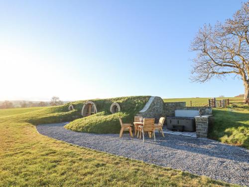 Llanfair Caereinion House | Discover Tan y Wawr- Onnen: Family-Friendly 4-Star Retreat