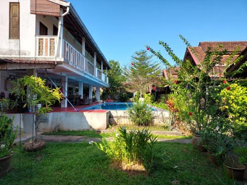 Kampung Kedawang House | Relaxing Tanabendang Banglos with Pool & Child-Friendly Perks
