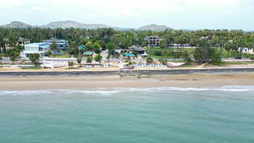 Pak Nam Pran Resort | Relax at Tanaosri Resort Pranburi with Pool & Ocean Views