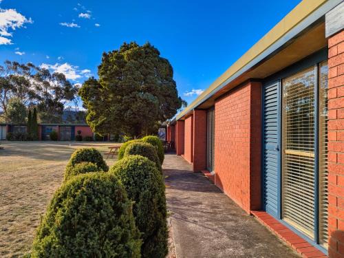 Triabunna Hotel | Discover Tandara Motor Inn: 4-Star Comfort for Families