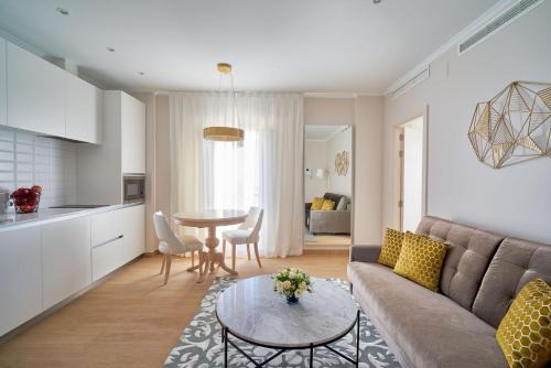 Ensanche Centro Apartment | Explore Tandem Soho Suites: 4-Star Comfort, Child Friendly