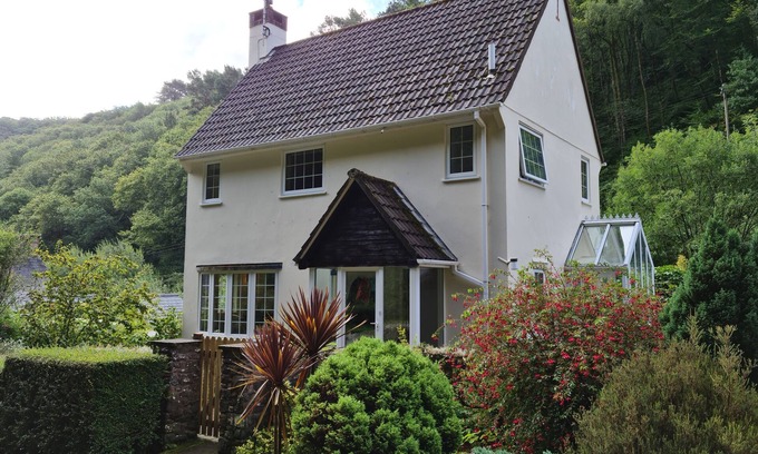 Porlock Cottage | Pet-Friendly Tanglewood Cottage with Ocean Views in Exmoor