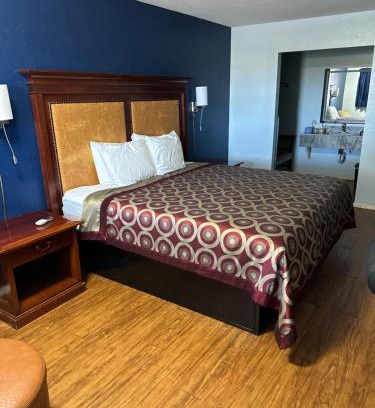 Frederick Hotel | Welcome to Tanglewood Motel: Pet-Friendly & Family Approved