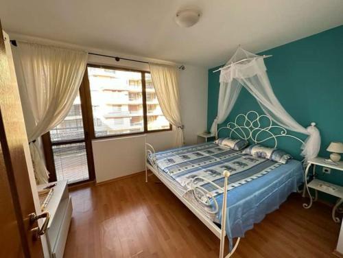 Chaika Apartment | Discover Tania's Home: Oceanfront Oasis with Pool