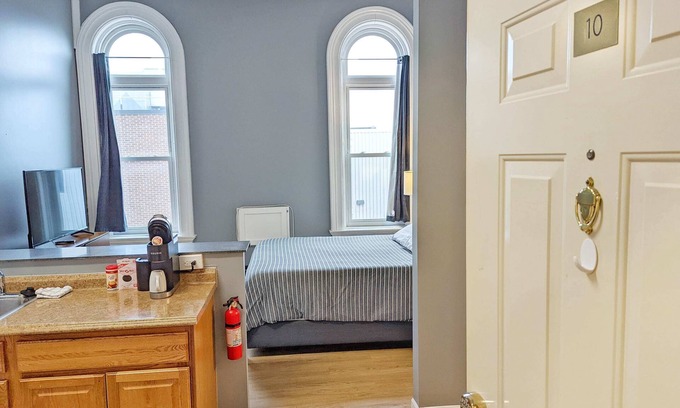 Bay City Apartment | Ideal Downtown Studio with Kitchen - Guest Rated 10/10