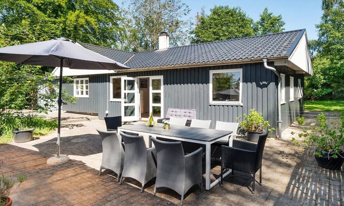 Strøby Ladeplads House | Relax at "Tannie": Oceanfront Getaway with Spa & Breakfast