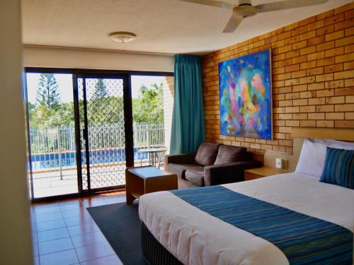 Tannum Sands Hotel | Cozy Tannum On The Beach Motel with Oceanfront Views