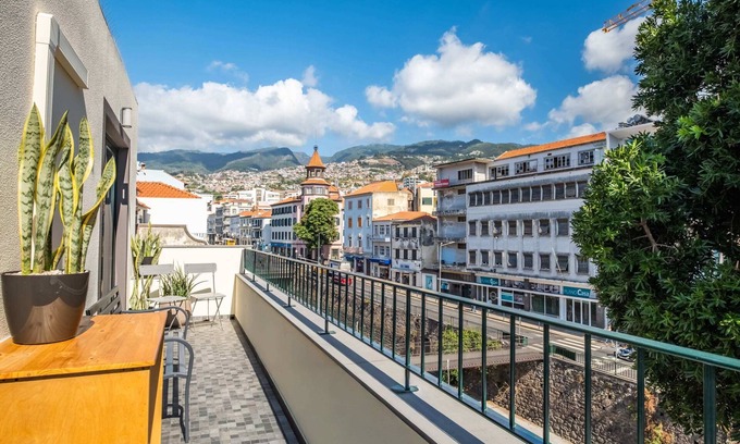Se Apartment | Discover Tanoeiros Residence III in Vibrant Downtown Funchal