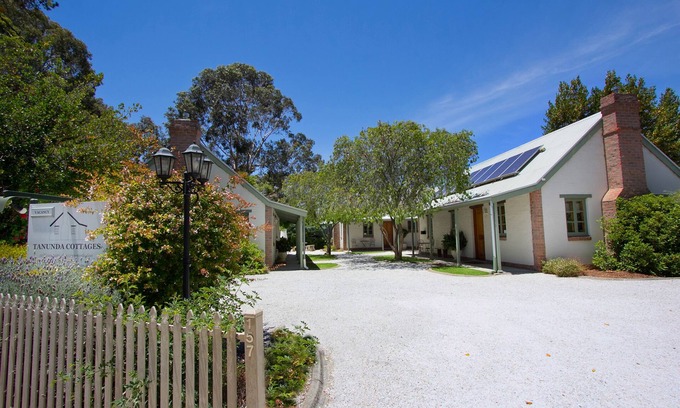 Tanunda House | Inviting Tanunda Cottages: Rated 9.6/10 with Kitchen & Breakfast