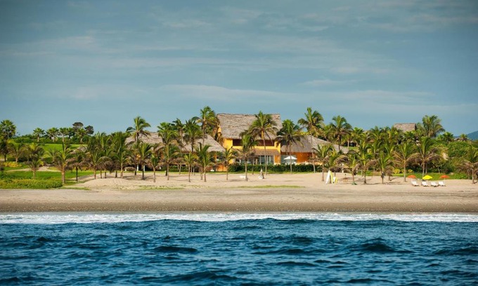 Puerto Cayo Hotel | Relaxing Tanusas Retreat & SPA with Oceanfront Amenities