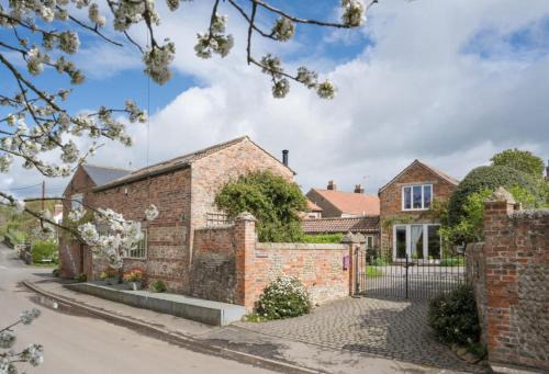 Whixley House | Exceptional Tanyard Barn in North Yorkshire - Rated 9.8/10
